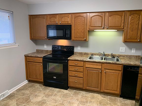 3rd image of 1112 Tamarack Ln