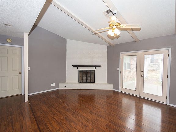 2nd image of 1305 W Chestnut Ave