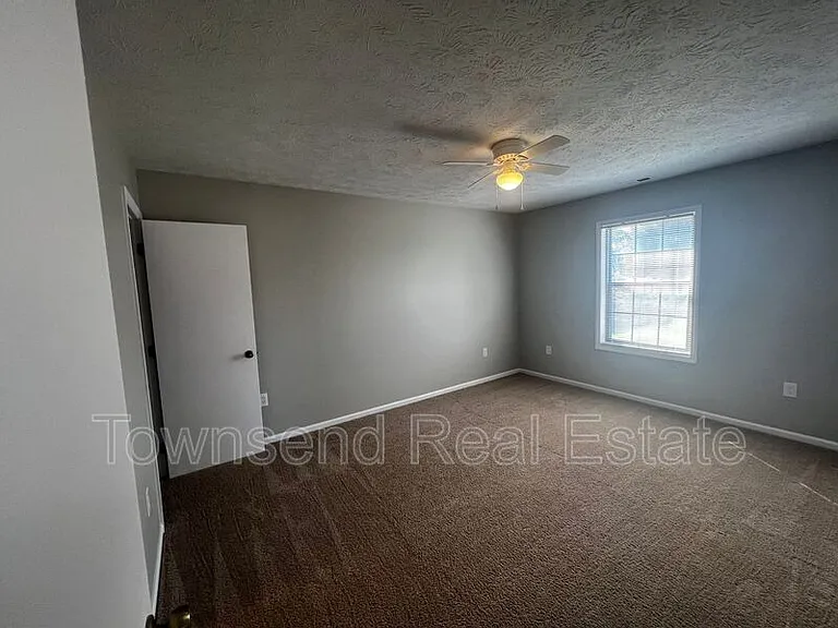 1409D Ireland Dr — Photo 5