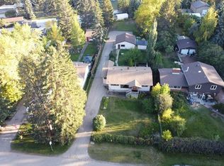 7219 N Bow Cres NW, Calgary, AB T3B 2C9
