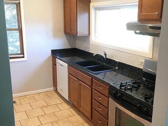 3rd image of 236 Highwood Ave APT 2