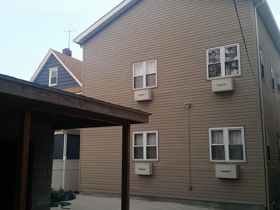 3rd image of 24 E 31st St