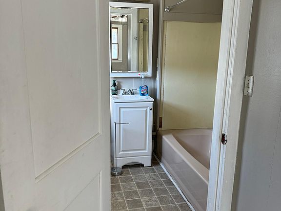 4th image of 4011 7th Ave #1