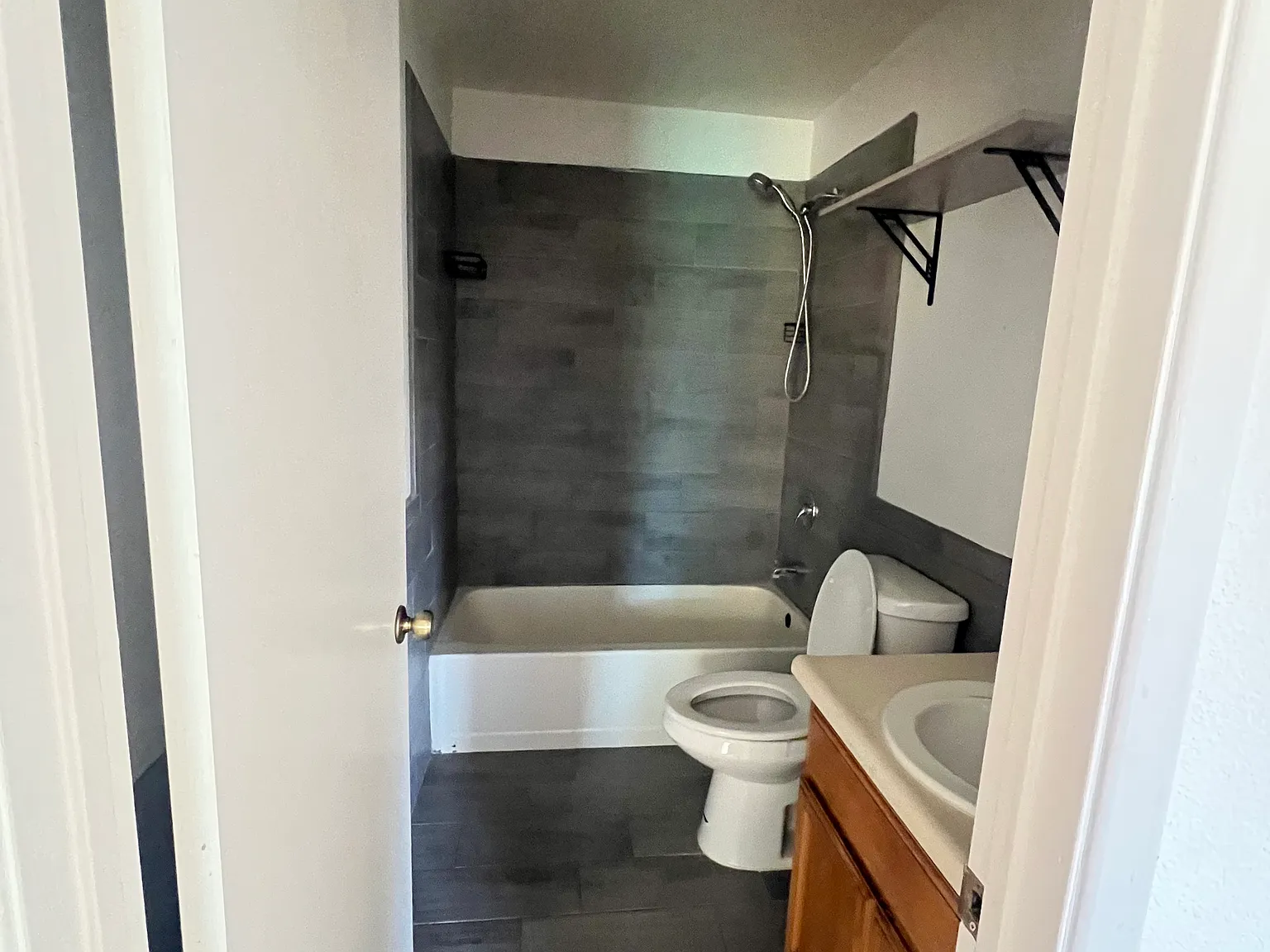 4 bed, 1306 sqft, $1,700 — Photo 2