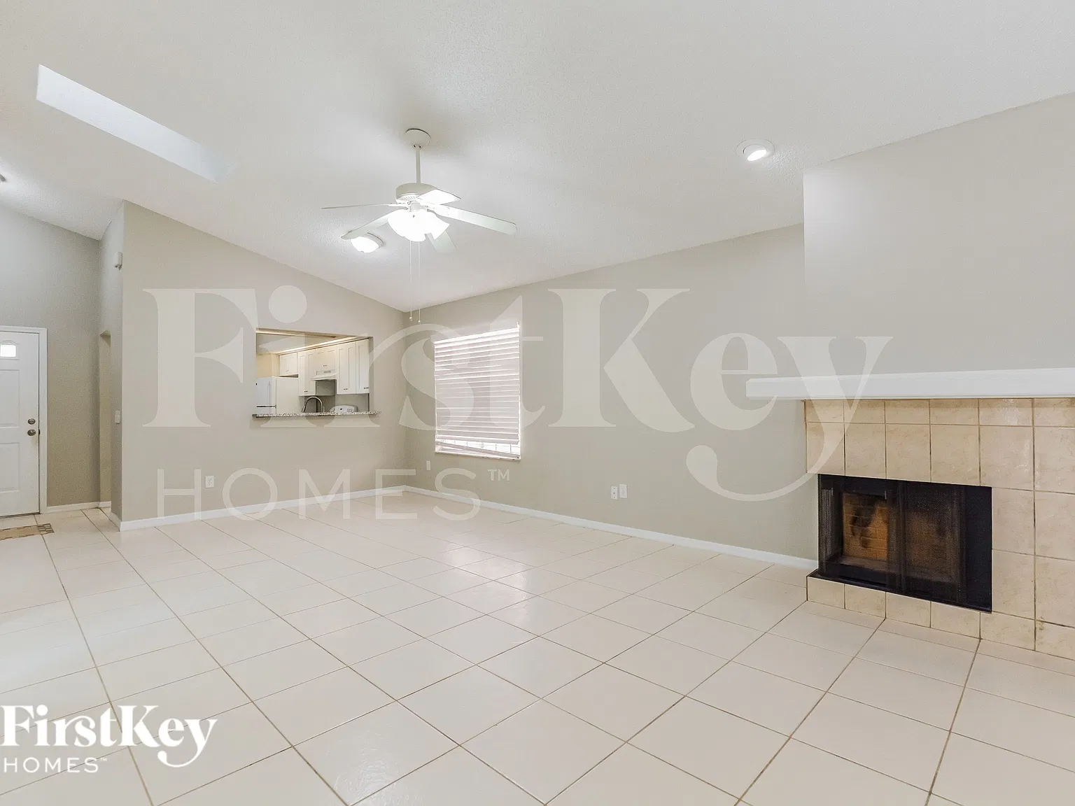 3 bed, 2.0 bath, 1110 sqft, $2,425 — Photo 3
