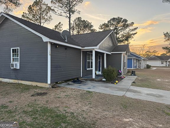 3rd image of 2035 Lasalle Dr