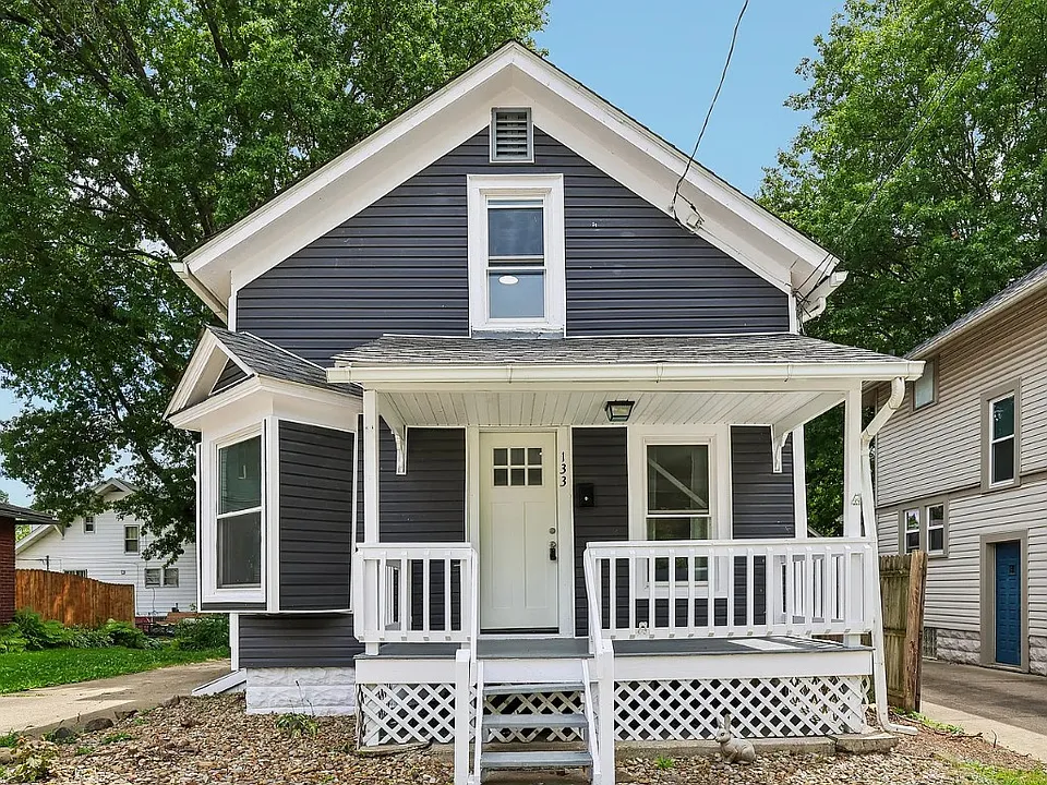 133 E North St