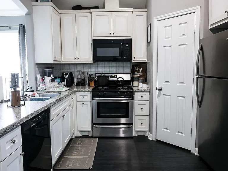 2514 Lee St — Photo 6