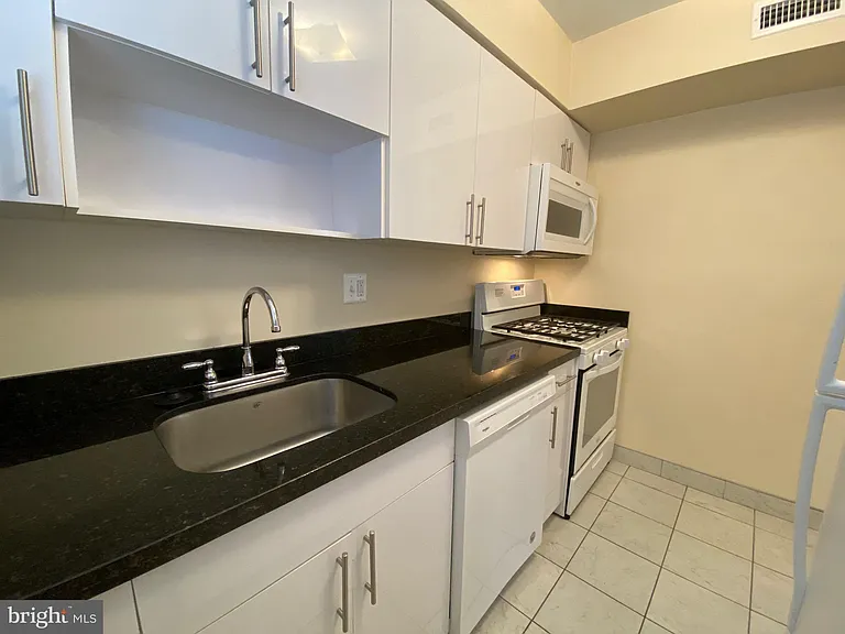 1304 N Meade St #ENG4 — Photo 10