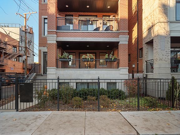 2nd image of 744 W Buckingham Pl #1