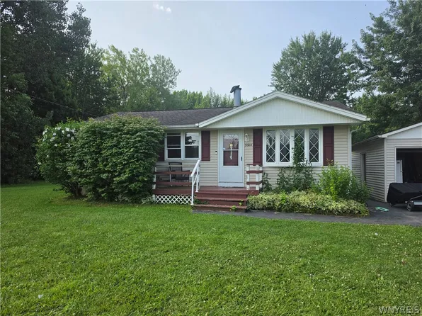 9304 Fisk Rd, Akron, NY 14001