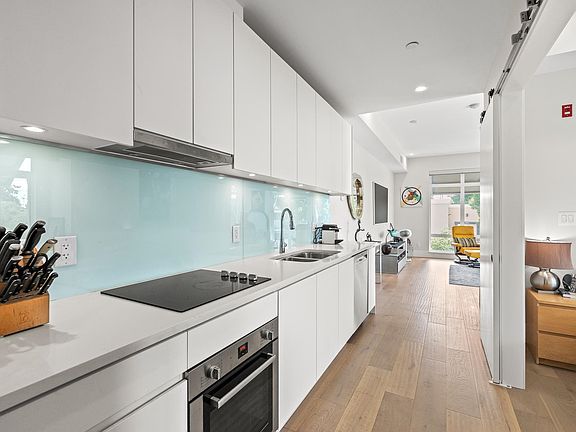 3rd image of 1591 Bowser Ave #202
