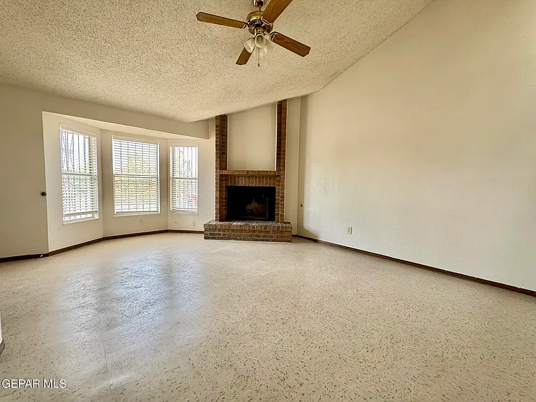 11357 Lake Erie Dr — Photo 7