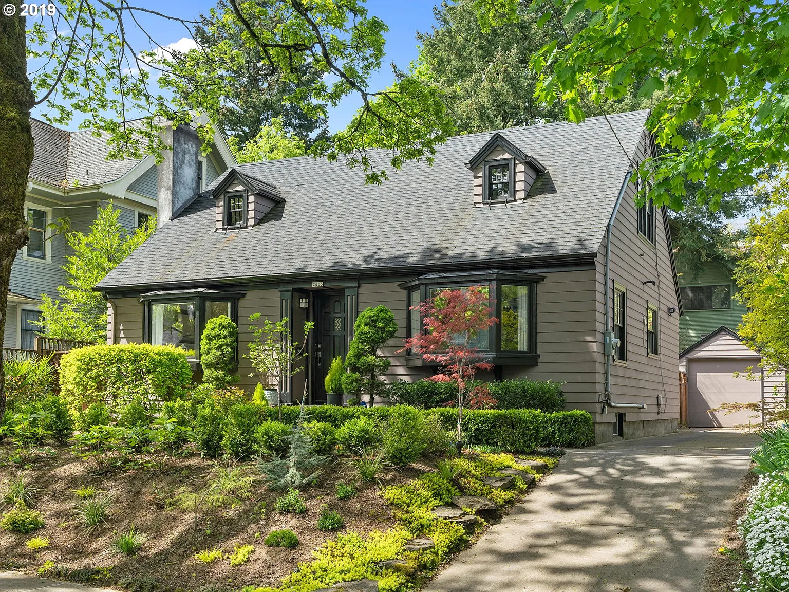 2405 NE 25th Ave photo 1