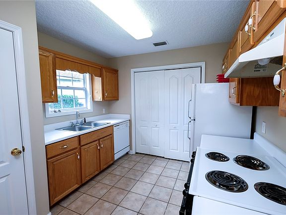 4th image of 135 Dalton Cody Dr