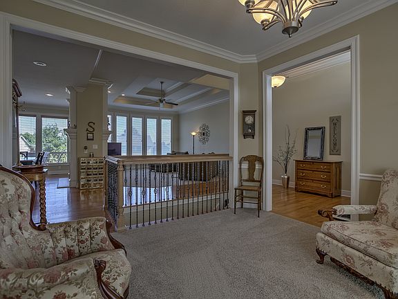 5th image of 272 SE Citadel Dr