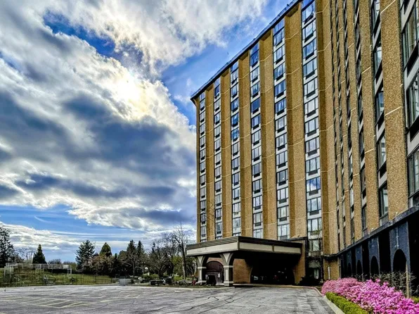 1 Renaissance Pl Unit 1013, Palatine, IL 60067