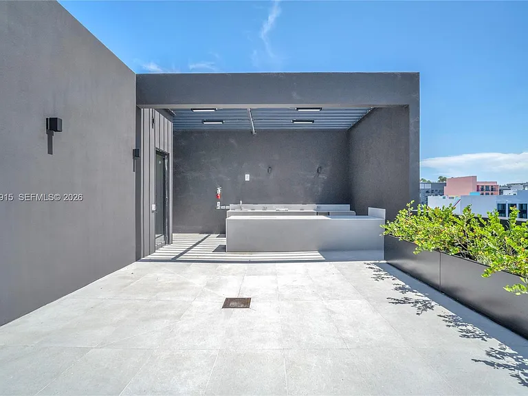 91 NW 27th St #503 — Photo 26