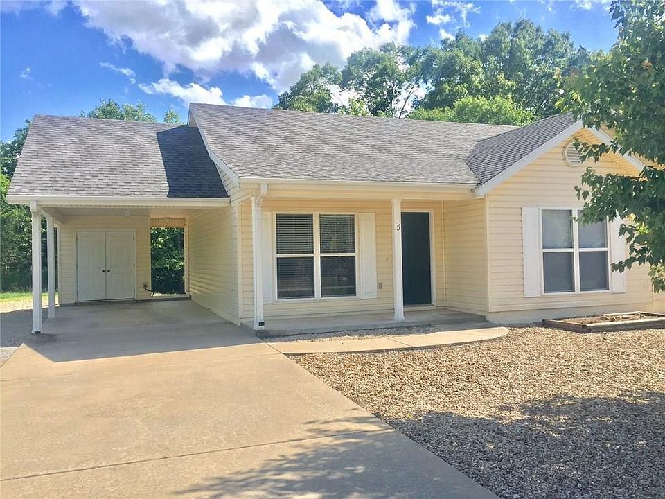 1st image of 5 Betty Ln
