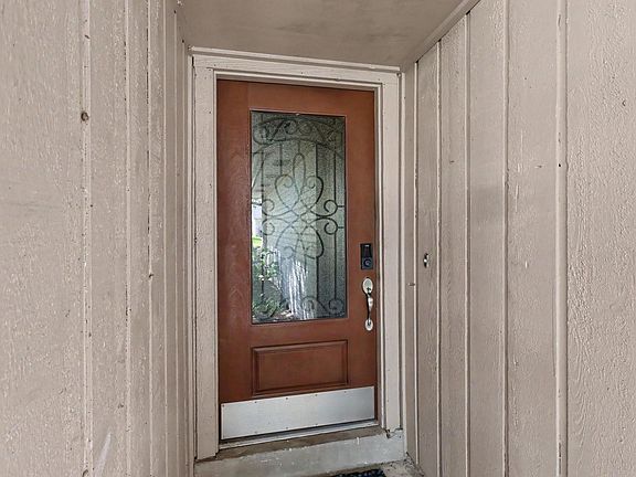4th image of 16210 Forest Bend Ave