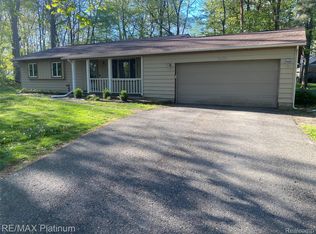 2482 Livernois Dr, Howell, MI 48843