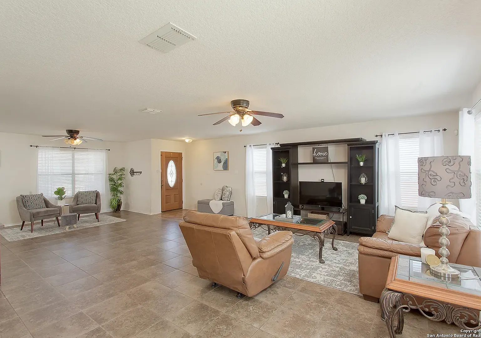 *Coming Soon* *Move In Special* Two-Story Beauty With Loft, Island Kitchen & Spacious Primary Suite! — Photo 2