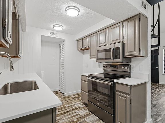 3rd image of 11140 Stratford Dr APT 605