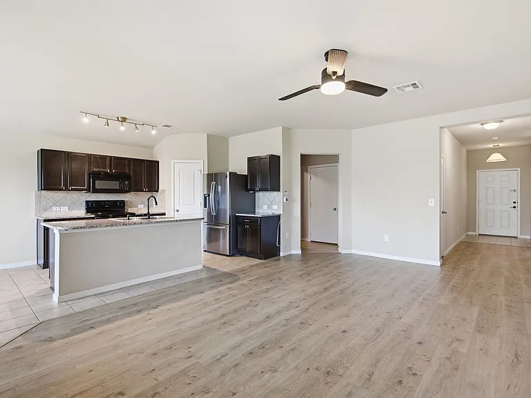 5813 Roderick Dr — Photo 14