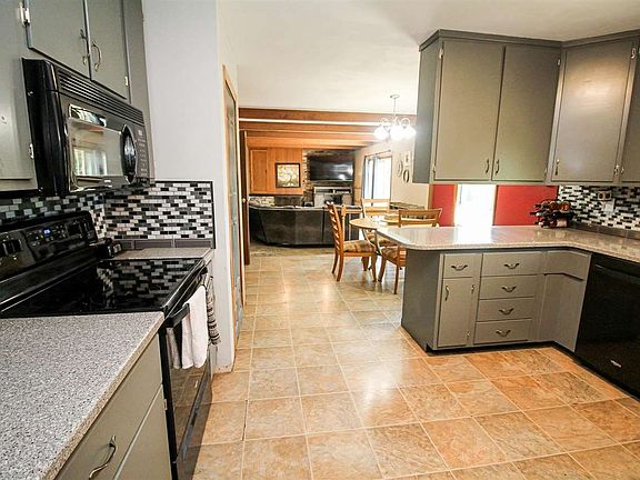 2nd image of 279 Crandall Dr NE