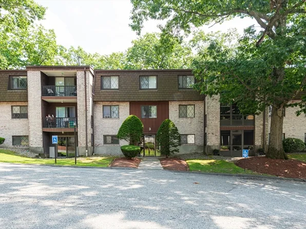 3 Greenbriar Dr APT 304, North Reading, MA 01864