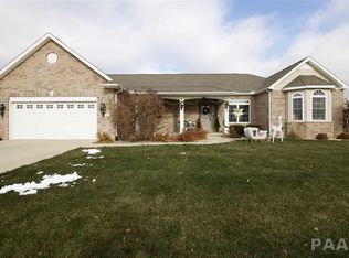 100 Shannon Hills Dr, Washington, IL 61571