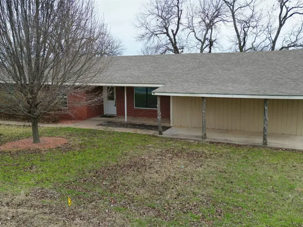 402 Decatur St, Bowie, TX 76230