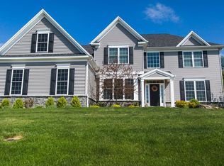 1113 Woodberry Dr, Mountain Top, PA 18707