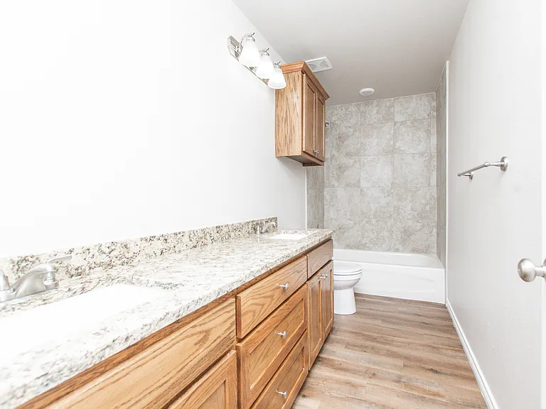 2542 Leroy Ln #B — Photo 12
