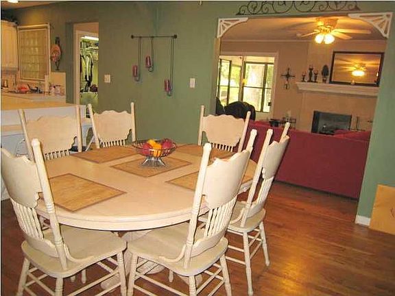 3rd image of 3513 Willow Lane Dr