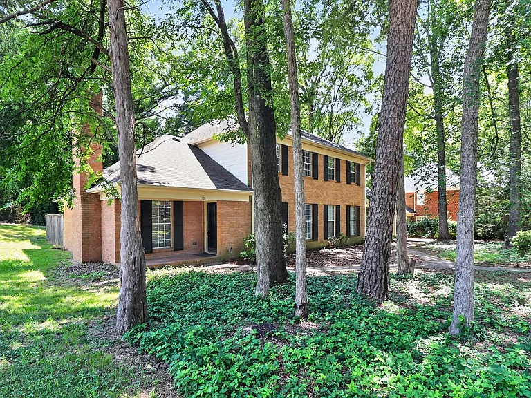 101 Cabell Way — Photo 32