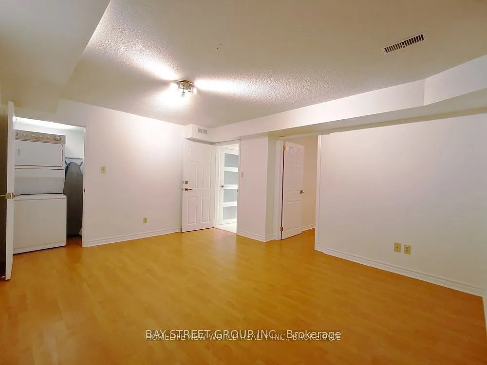 1 bed, $1,000 — Photo 2