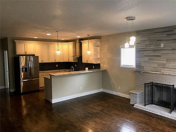 2nd image of 206 W Wilder Ave