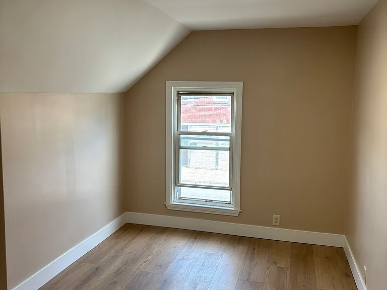 14 Sheridan St — Photo 7