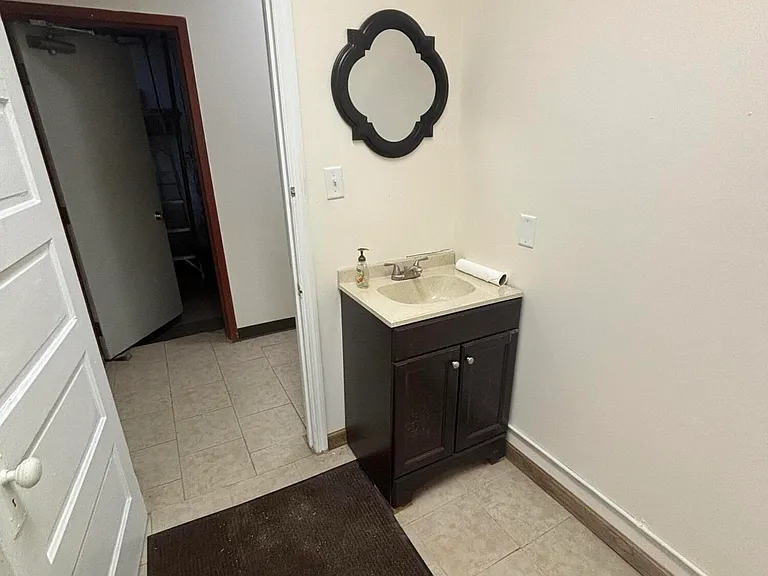 127 S Maple St #B — Photo 11
