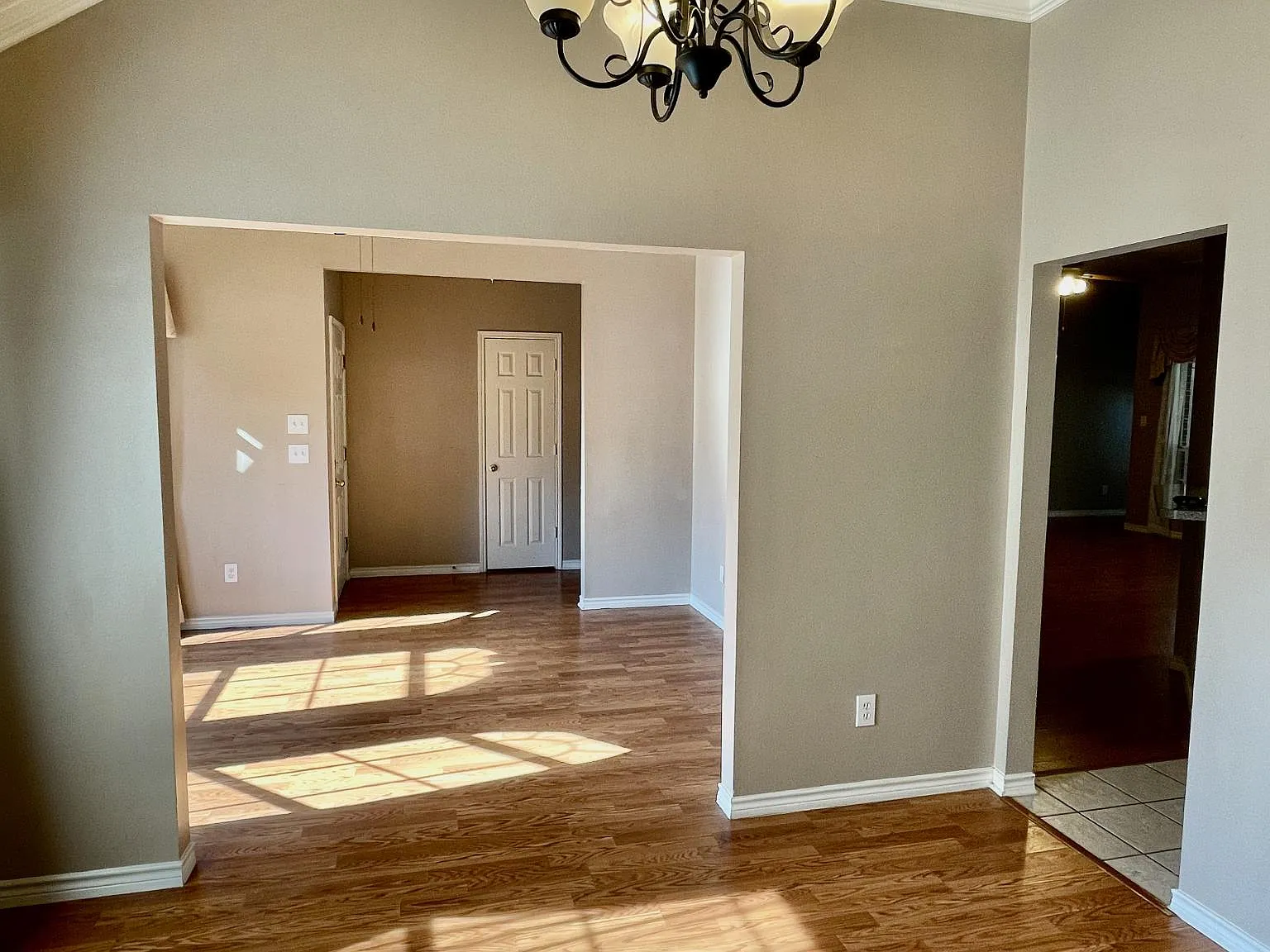 4 bed, 2.5 bath, 2375 sqft, $2,700 — Photo 4