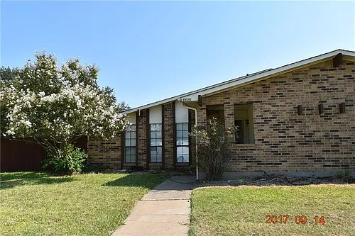 4400 Augusta St Photo 1