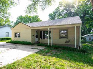 414 N 2nd Ave, Mulvane, KS 67110