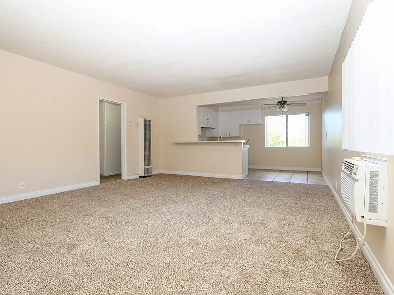 Silverwood Apartments (538,550,562) — Photo 10