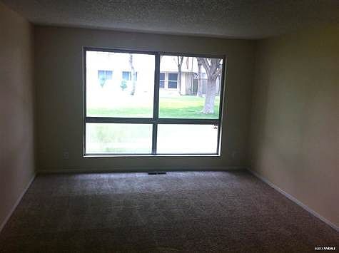 5th image of 987 Crestwood Dr