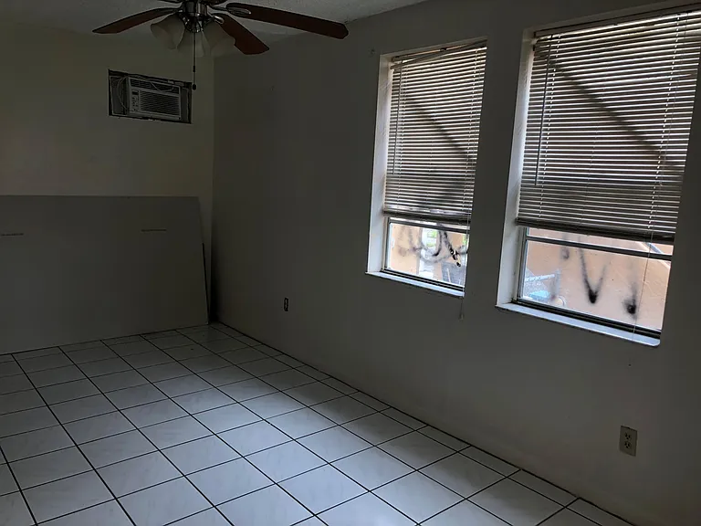 975 SW 2nd St #1 — Photo 4