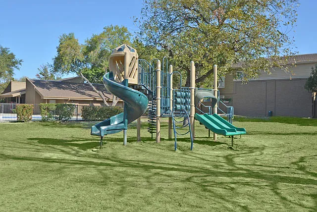 CrestWind Townhomes and Apartments — Photo 27