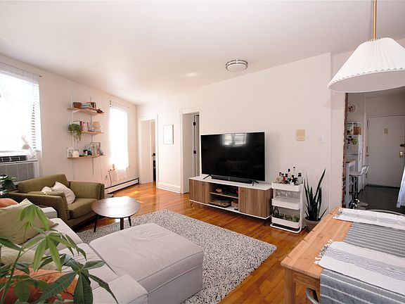3rd image of 463 Bergen St APT 3