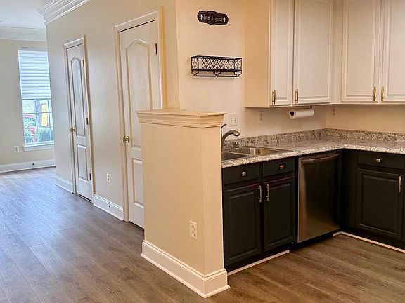 4th image of 680 Orchard Ridge Dr Unit 100