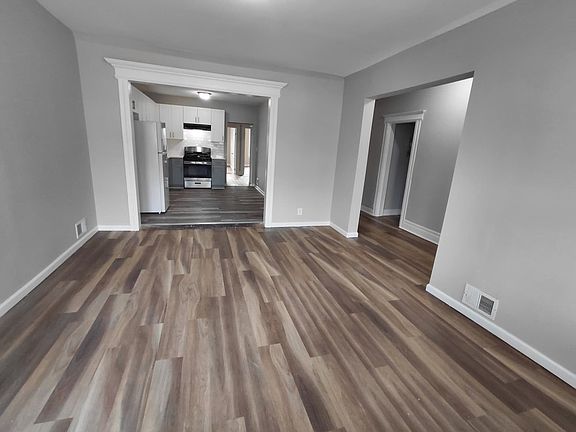 2nd image of 25 Edgar St #B1
